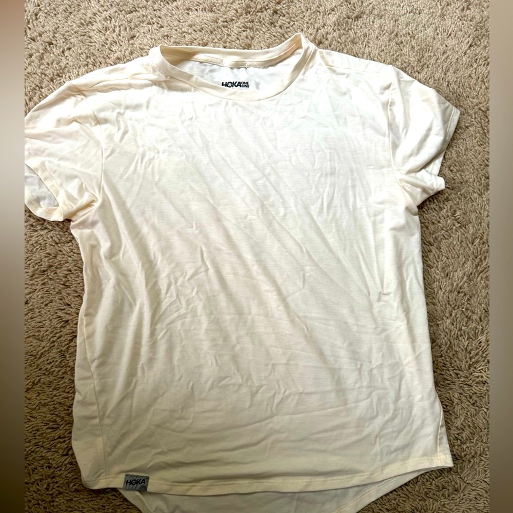 HOKA WOMENS ESSENTIAL T IVORY SIZE SMALL